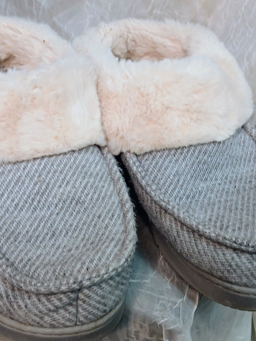 dearfoams Cream Faux Fur Lined Slippers